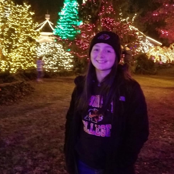 Meet your Posher, Nicole - Picture 3 of 3